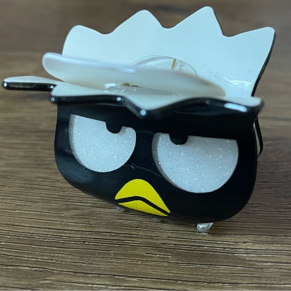 Only 1 Left! BADTZ-MARU (Sanrio)-NWT Medium Sized Hair Claw - Picture 6 of 11